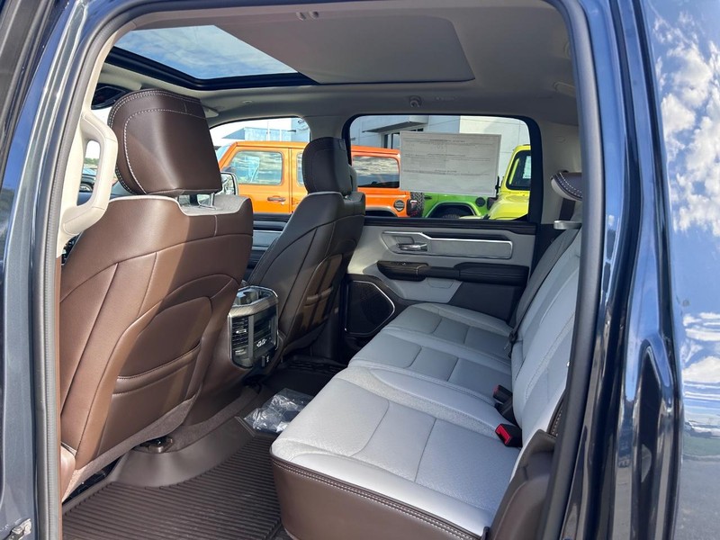 Ram 1500 Vehicle Full-screen Gallery Image 8