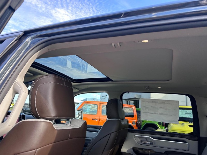 Ram 1500 Vehicle Full-screen Gallery Image 9