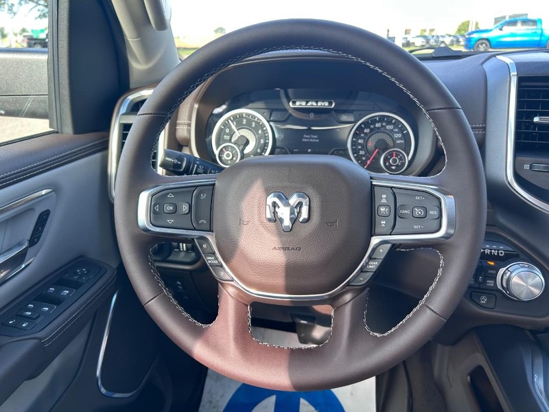 Ram 1500 Vehicle Full-screen Gallery Image 11