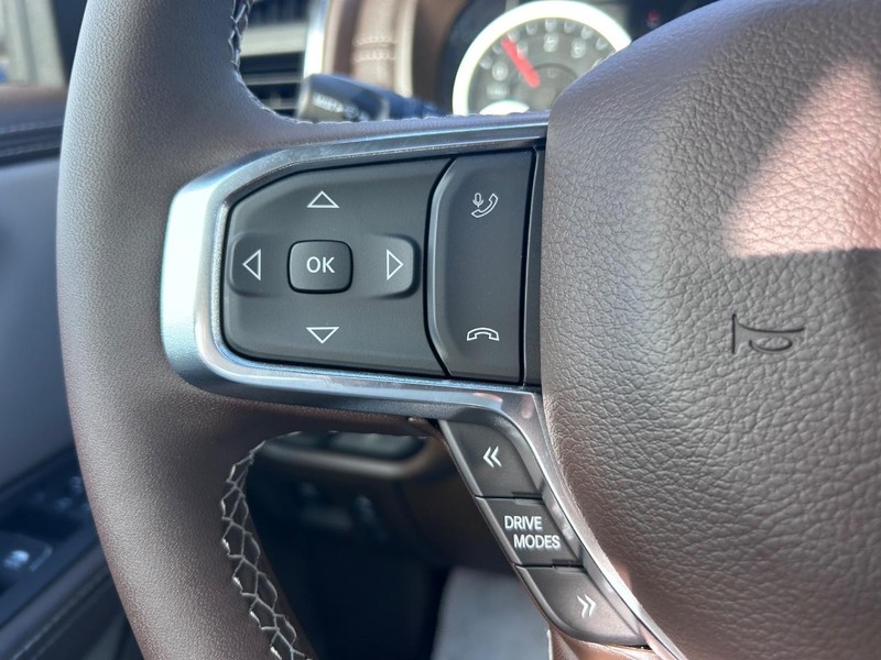 Ram 1500 Vehicle Full-screen Gallery Image 12