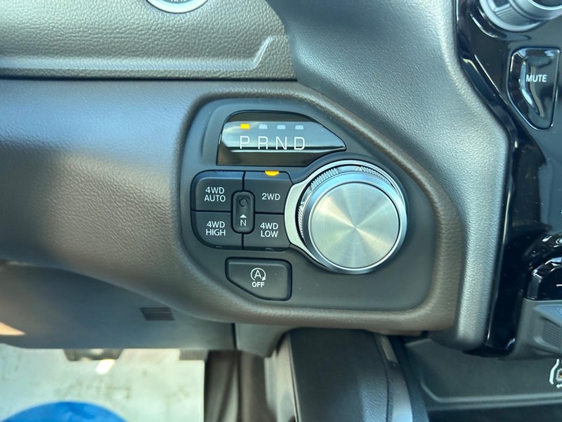 Ram 1500 Vehicle Full-screen Gallery Image 16