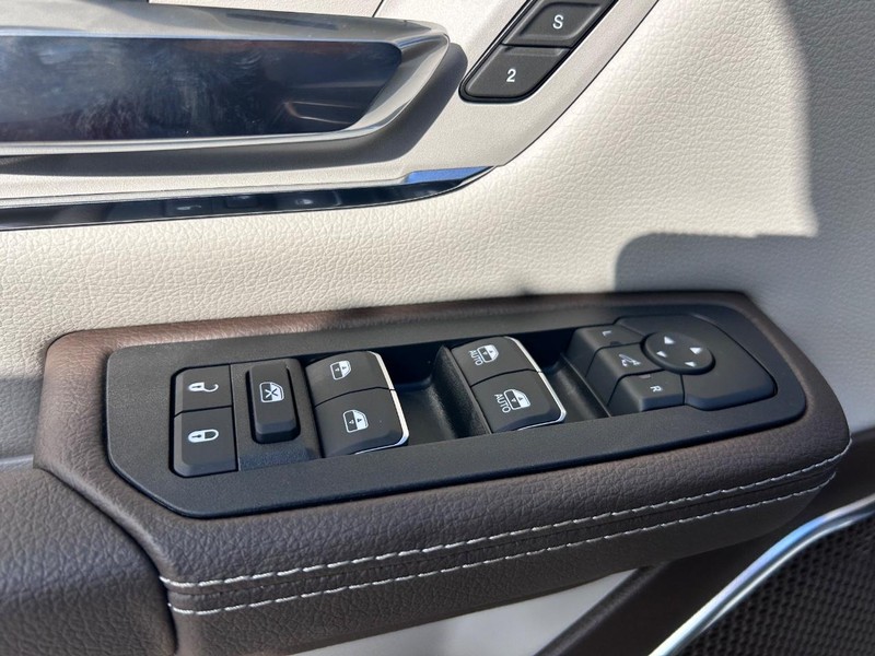 Ram 1500 Vehicle Full-screen Gallery Image 18