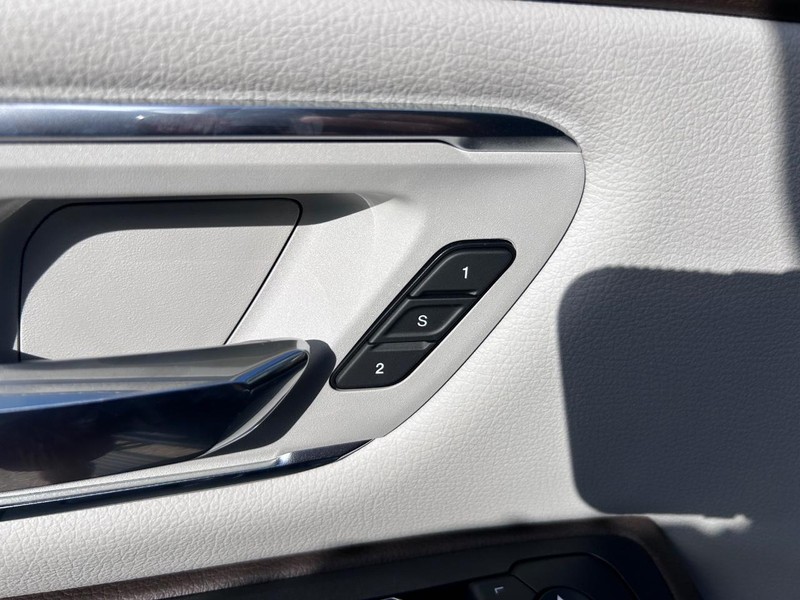 Ram 1500 Vehicle Full-screen Gallery Image 19