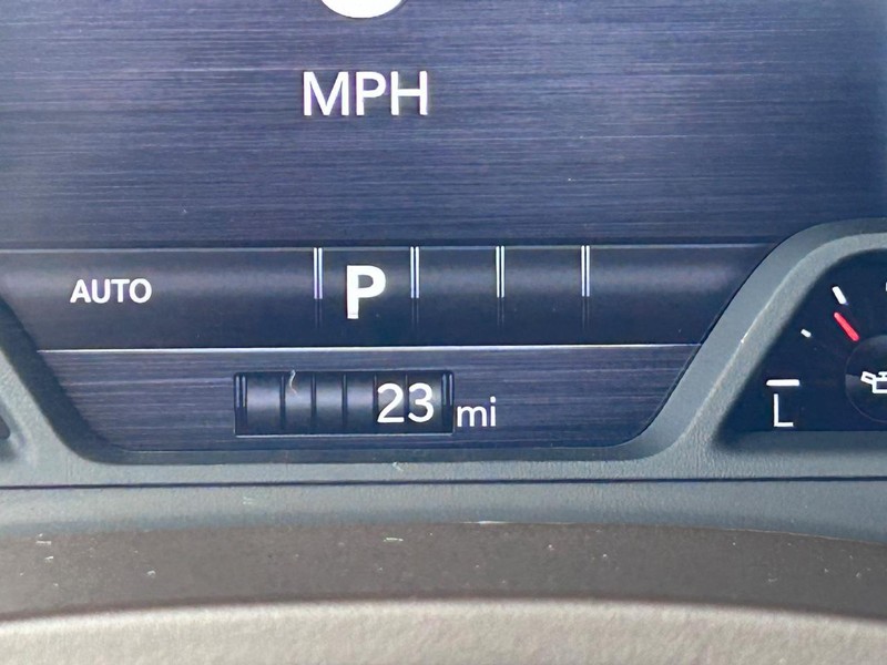 Ram 1500 Vehicle Full-screen Gallery Image 21