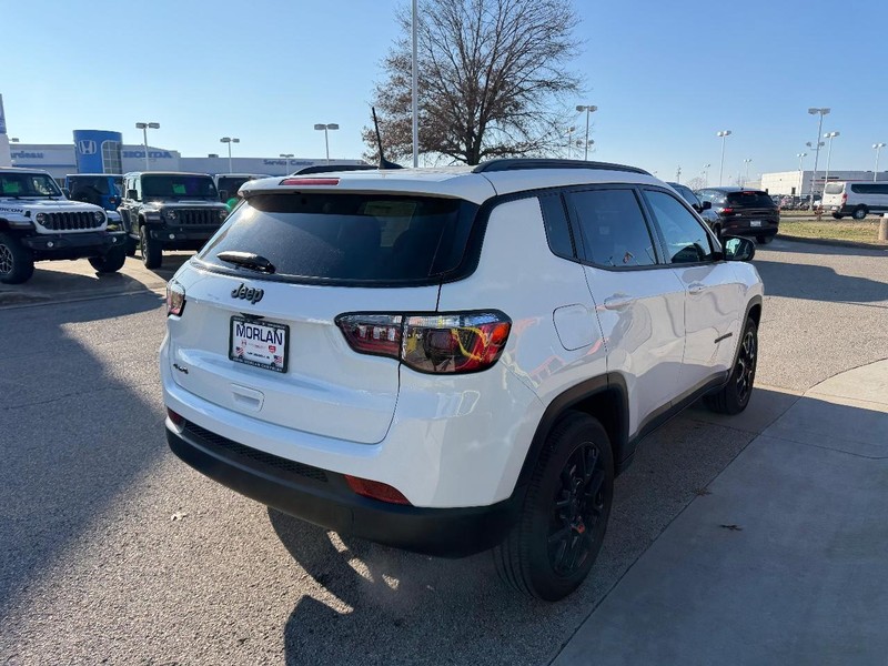 Jeep Compass Vehicle Full-screen Gallery Image 4