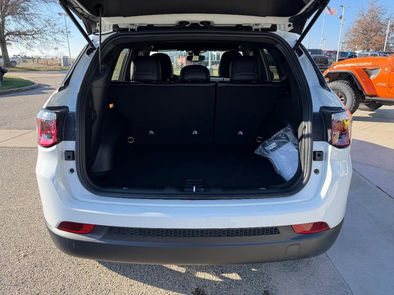 Jeep Compass Vehicle Full-screen Gallery Image 6