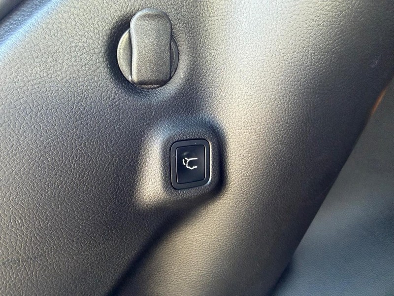 Jeep Compass Vehicle Full-screen Gallery Image 7