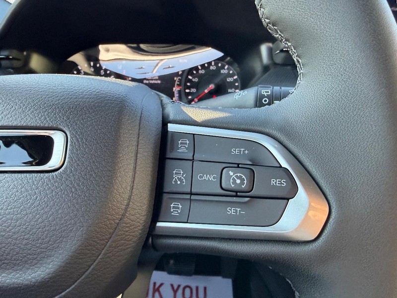 Jeep Compass Vehicle Full-screen Gallery Image 13