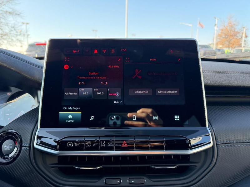 Jeep Compass Vehicle Full-screen Gallery Image 14