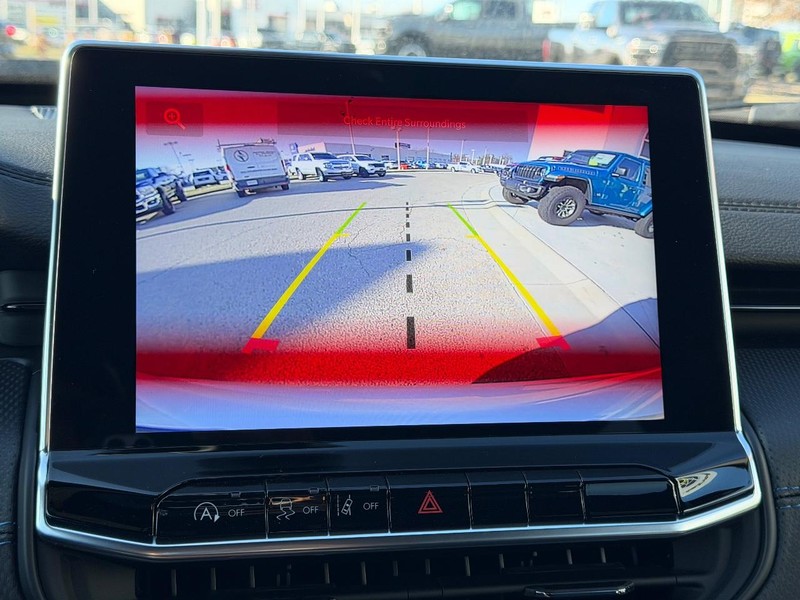 Jeep Compass Vehicle Full-screen Gallery Image 21