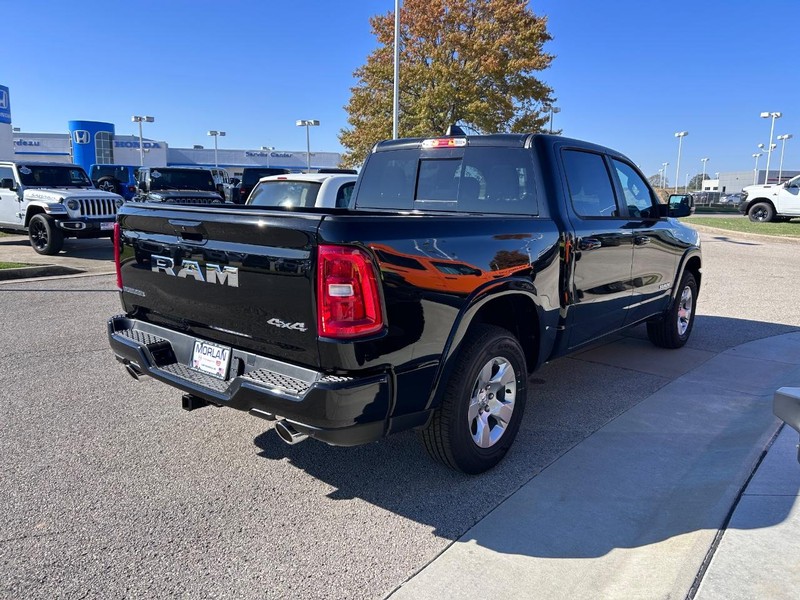 Ram 1500 Vehicle Full-screen Gallery Image 4