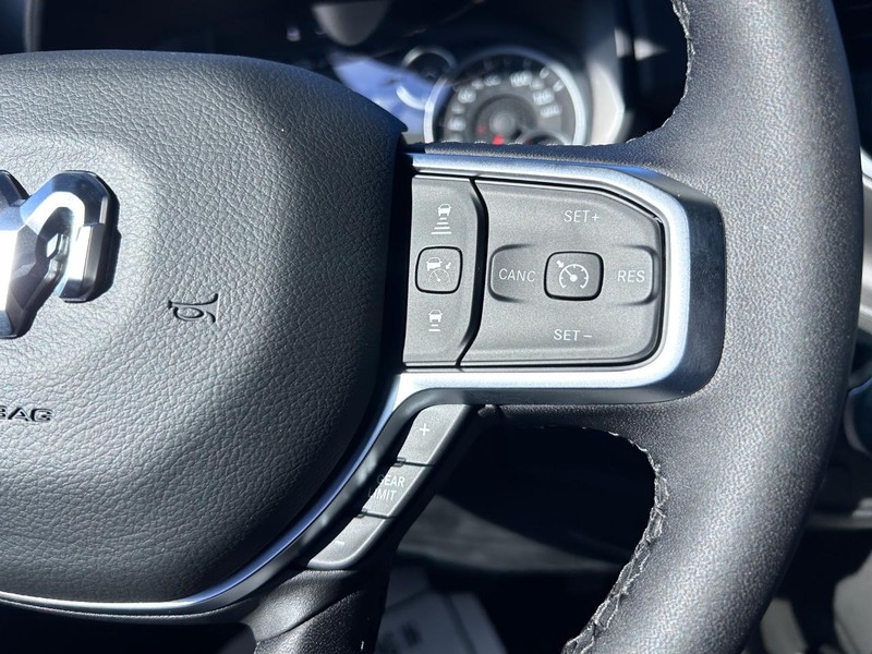 Ram 1500 Vehicle Full-screen Gallery Image 12