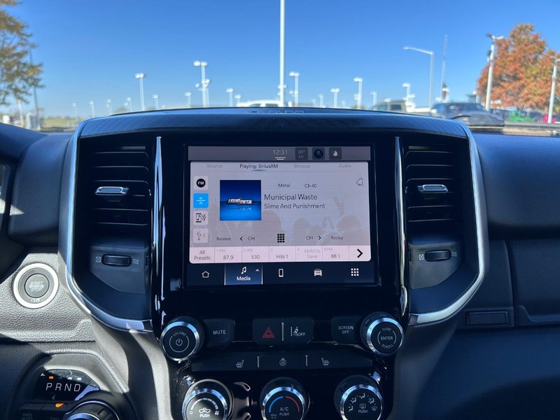 Ram 1500 Vehicle Full-screen Gallery Image 13