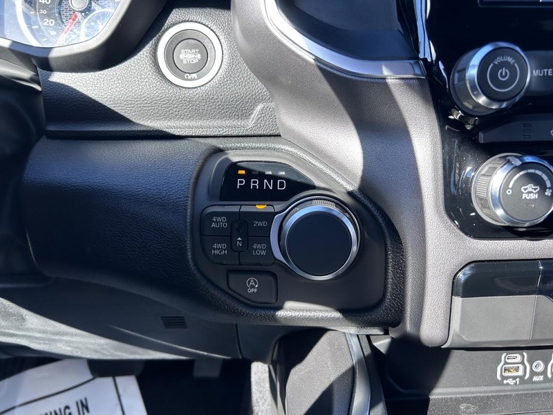 Ram 1500 Vehicle Full-screen Gallery Image 15