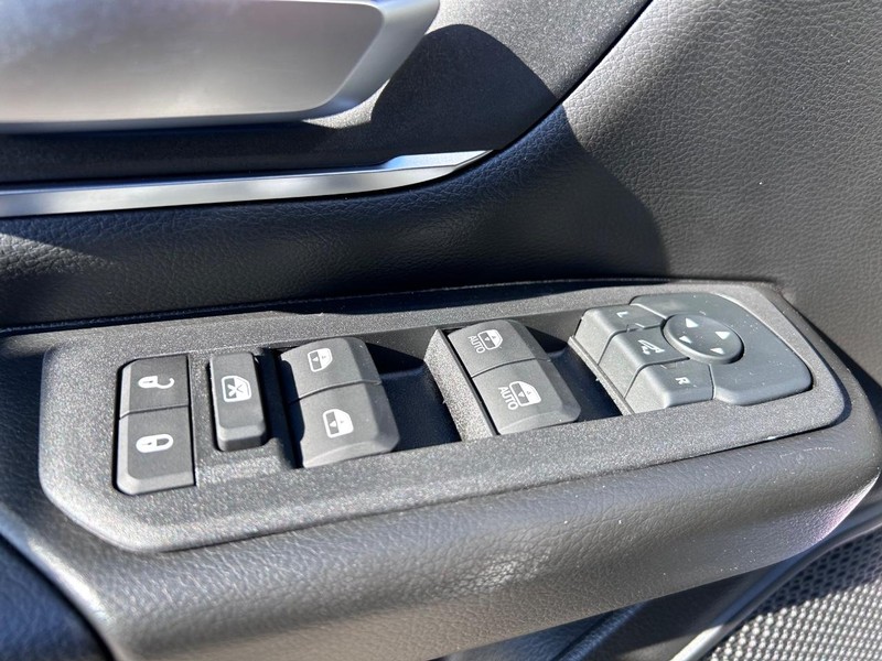 Ram 1500 Vehicle Full-screen Gallery Image 17