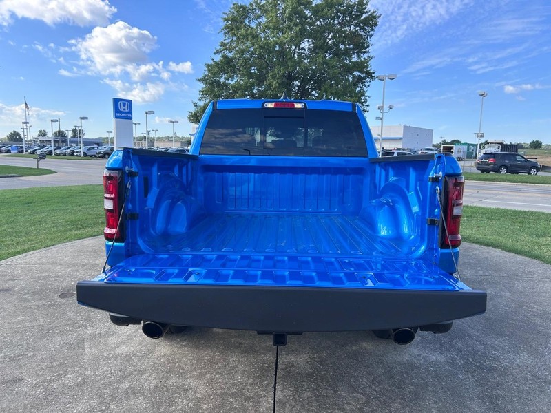 Ram 1500 Vehicle Full-screen Gallery Image 7