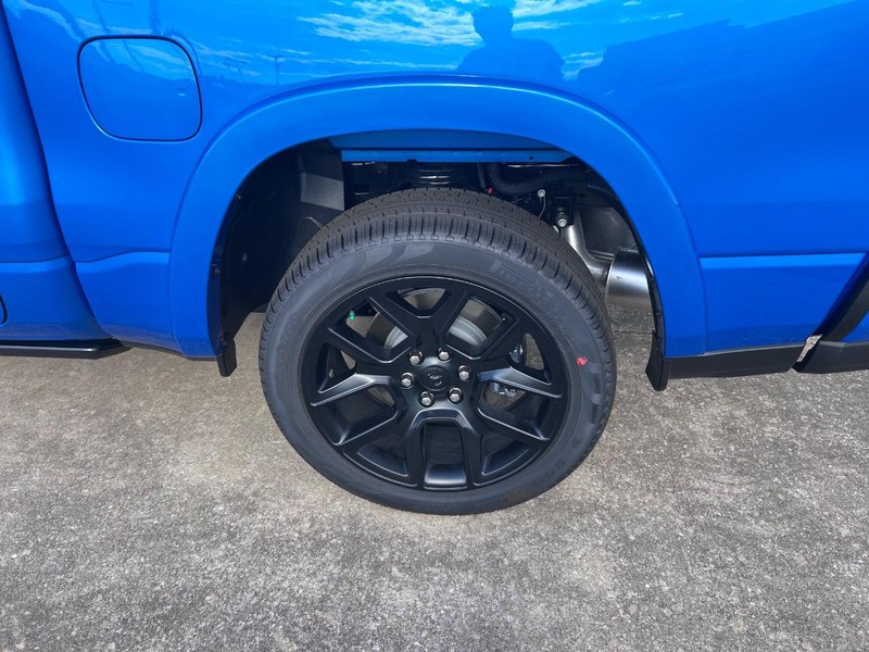 Ram 1500 Vehicle Full-screen Gallery Image 8