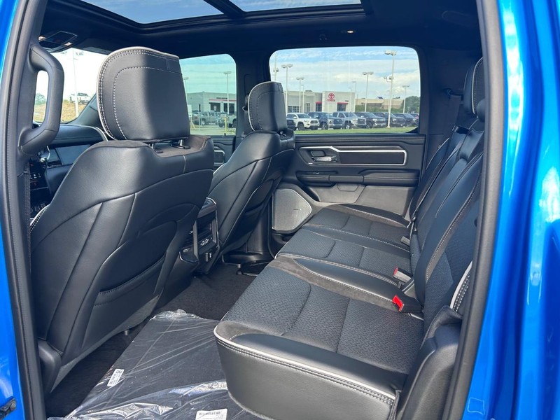 Ram 1500 Vehicle Full-screen Gallery Image 9