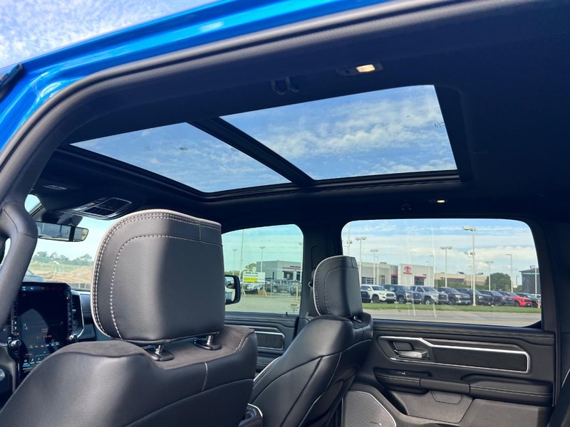 Ram 1500 Vehicle Full-screen Gallery Image 10