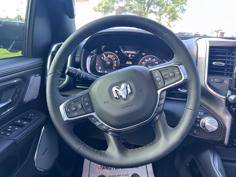 Ram 1500 Vehicle Full-screen Gallery Image 12