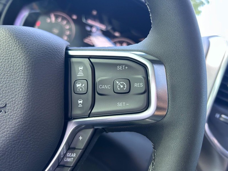 Ram 1500 Vehicle Full-screen Gallery Image 14