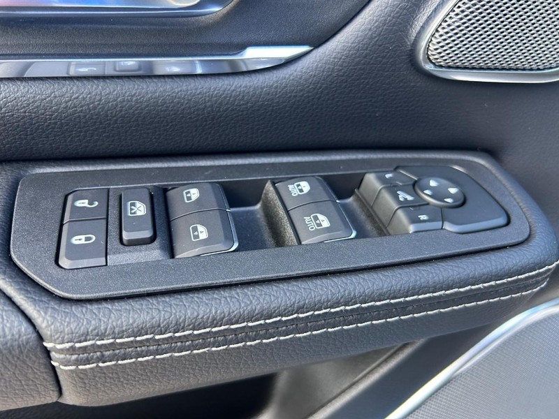 Ram 1500 Vehicle Full-screen Gallery Image 19