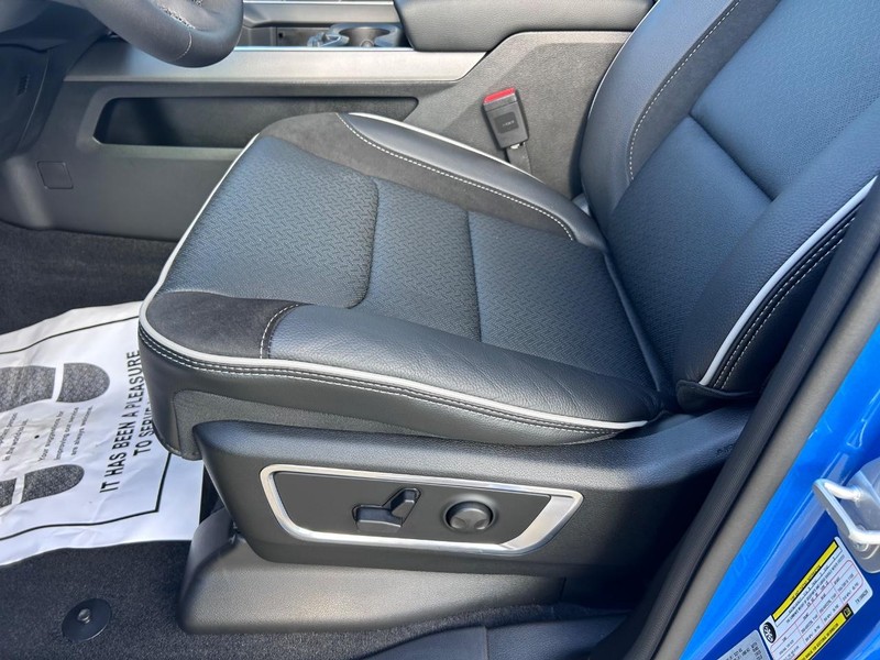 Ram 1500 Vehicle Full-screen Gallery Image 21