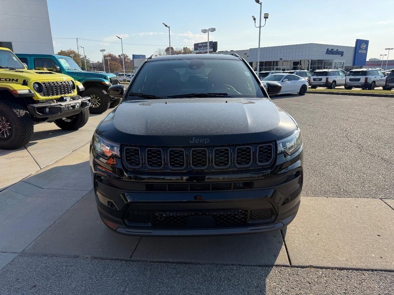 Jeep Compass Vehicle Full-screen Gallery Image 2