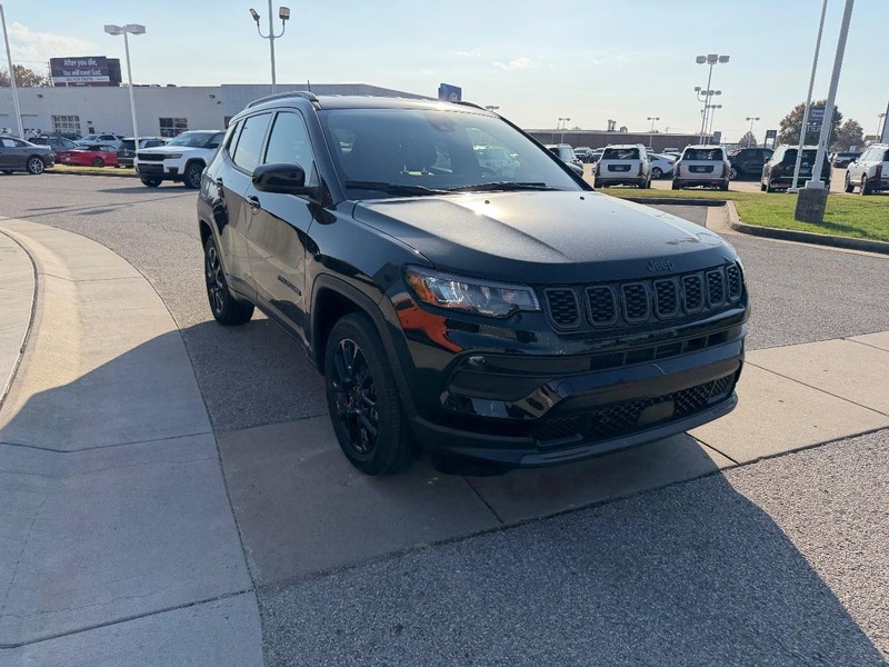 Jeep Compass Vehicle Full-screen Gallery Image 3