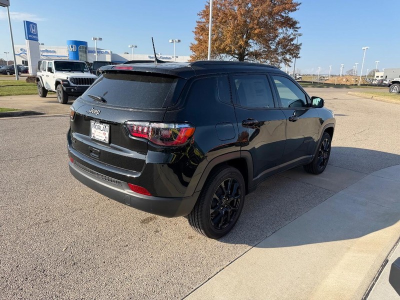 Jeep Compass Vehicle Full-screen Gallery Image 4