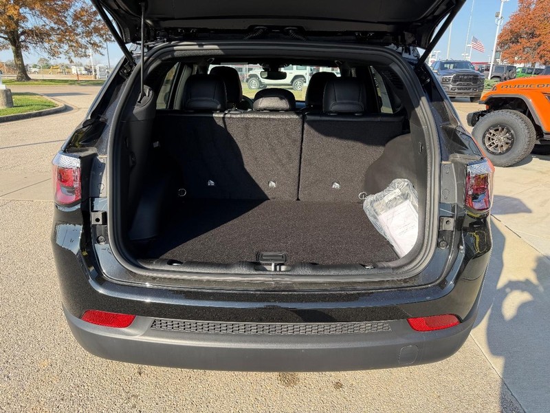 Jeep Compass Vehicle Full-screen Gallery Image 6