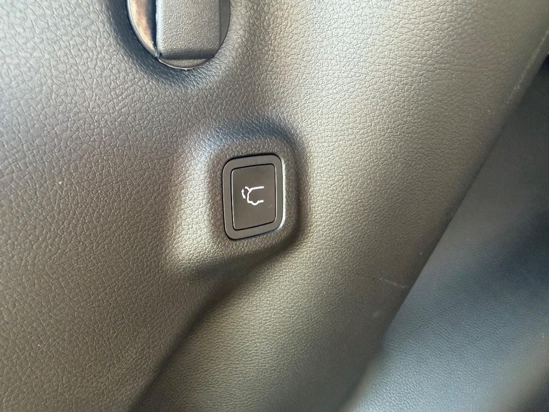 Jeep Compass Vehicle Full-screen Gallery Image 7