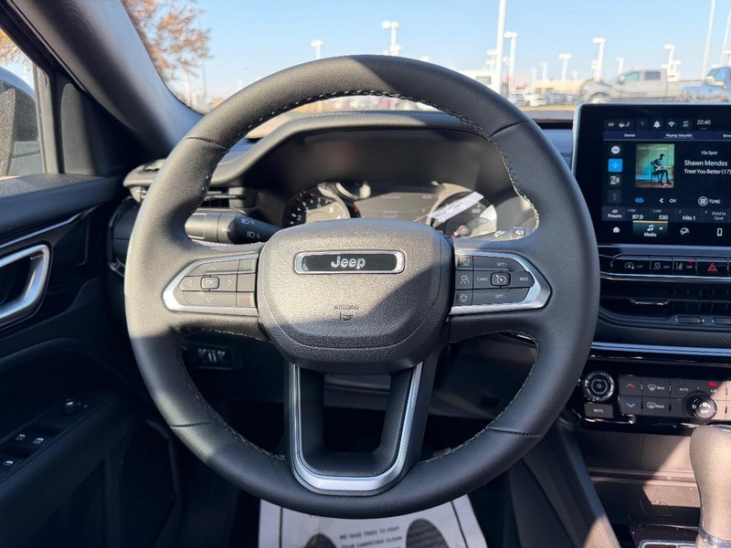 Jeep Compass Vehicle Full-screen Gallery Image 11