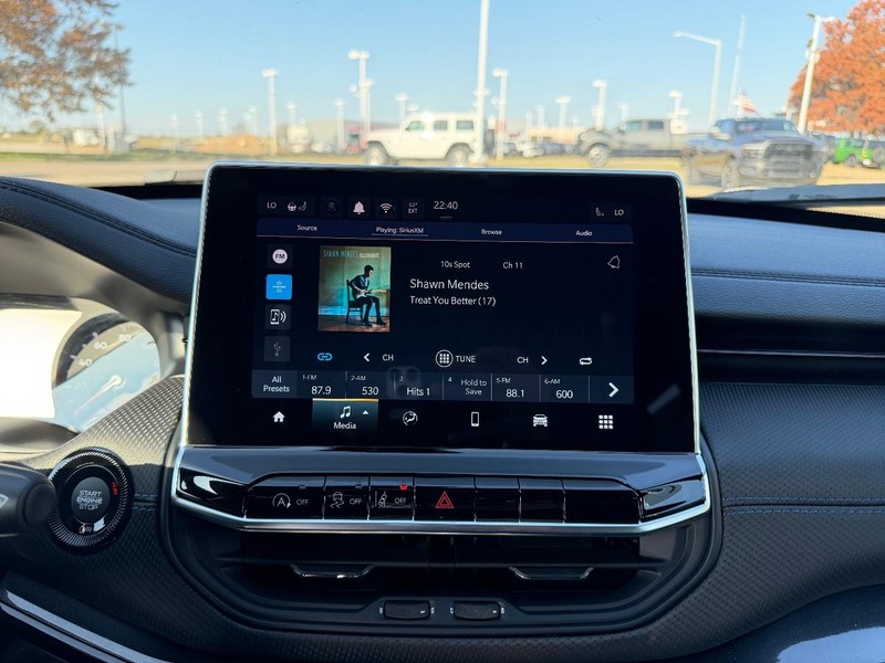 Jeep Compass Vehicle Full-screen Gallery Image 14