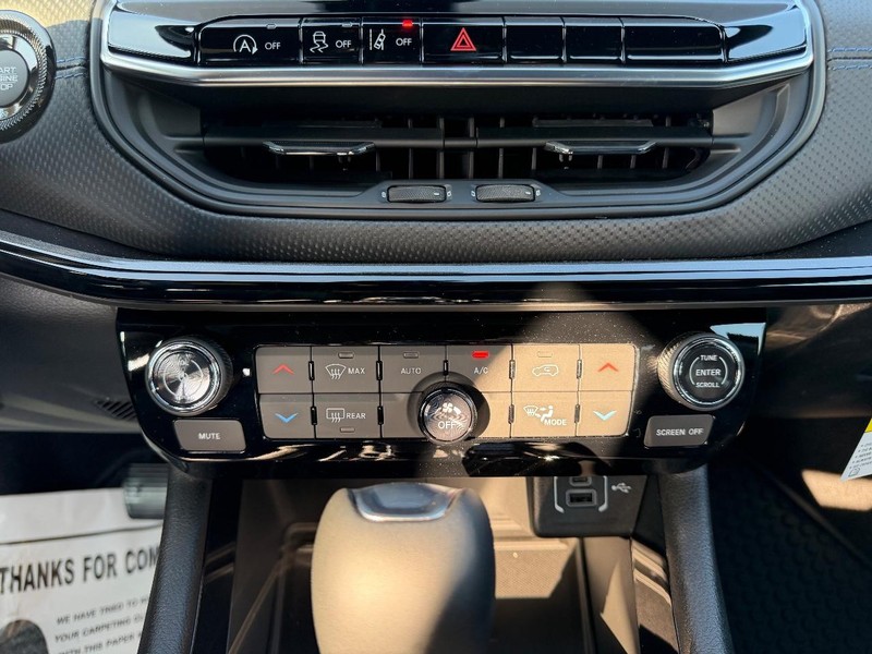 Jeep Compass Vehicle Full-screen Gallery Image 15