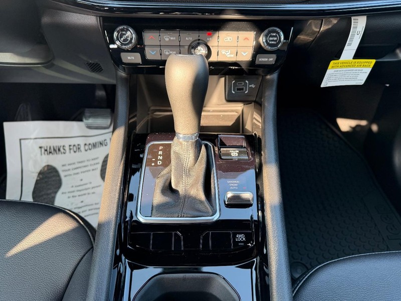 Jeep Compass Vehicle Full-screen Gallery Image 16