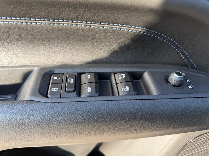 Jeep Compass Vehicle Full-screen Gallery Image 18