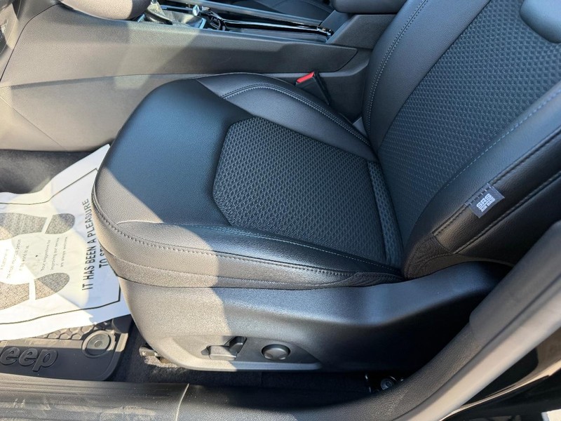 Jeep Compass Vehicle Full-screen Gallery Image 19