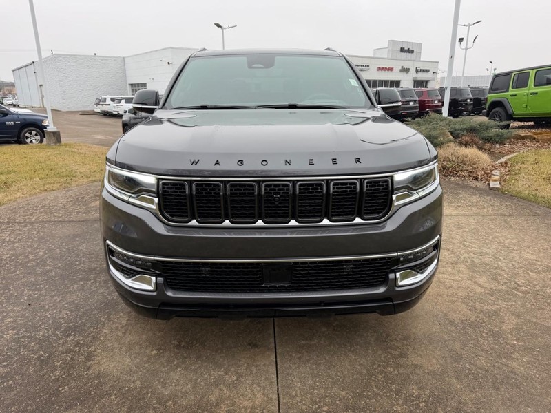 Jeep Wagoneer Vehicle Full-screen Gallery Image 2