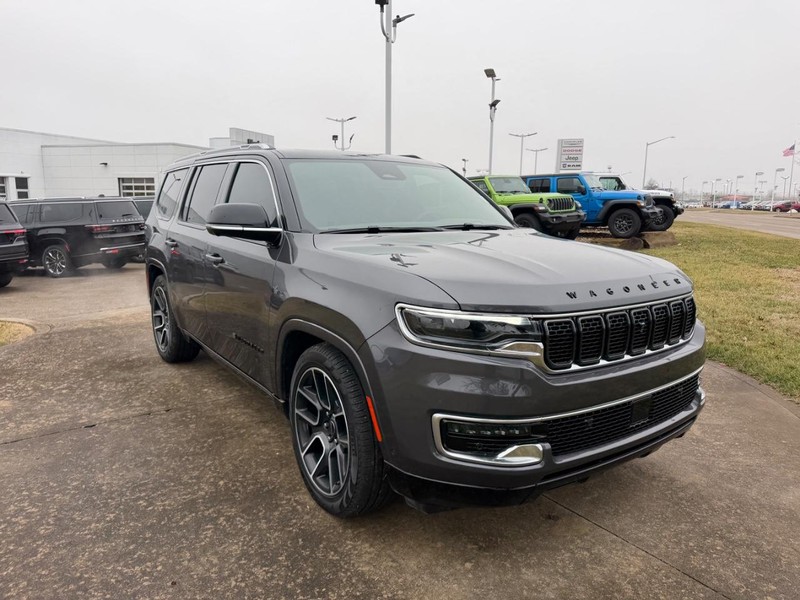 Jeep Wagoneer Vehicle Full-screen Gallery Image 3