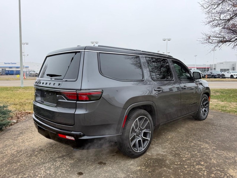 Jeep Wagoneer Vehicle Full-screen Gallery Image 4