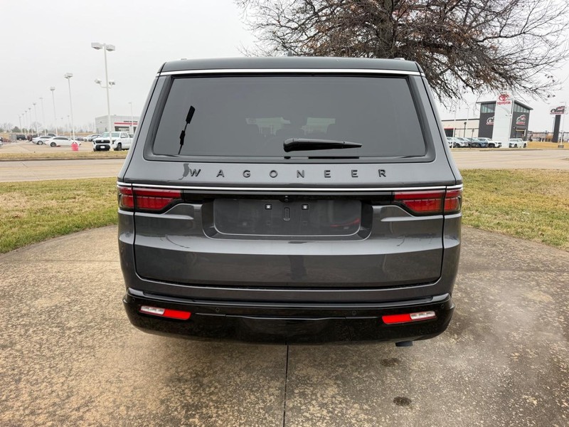 Jeep Wagoneer Vehicle Full-screen Gallery Image 5