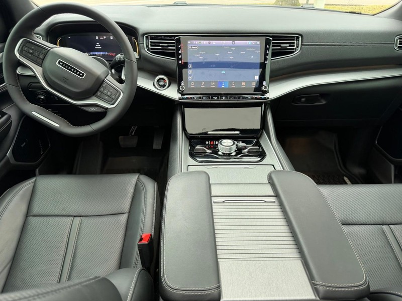 Jeep Wagoneer Vehicle Full-screen Gallery Image 14