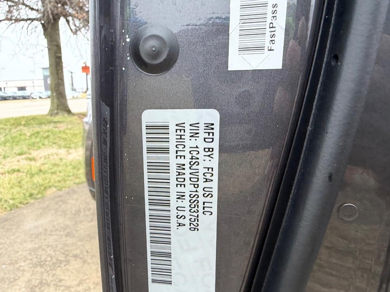 Jeep Wagoneer Vehicle Full-screen Gallery Image 27