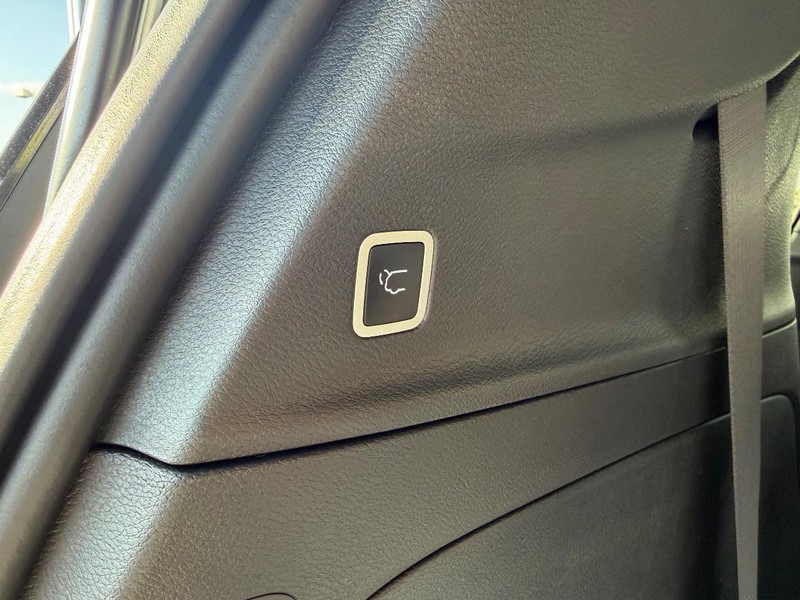 Chrysler Pacifica Vehicle Full-screen Gallery Image 7