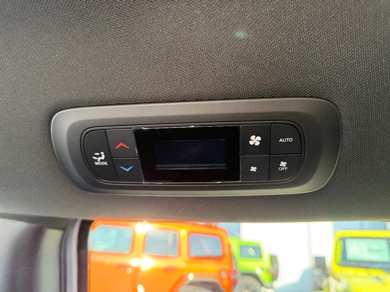 Chrysler Pacifica Vehicle Full-screen Gallery Image 11