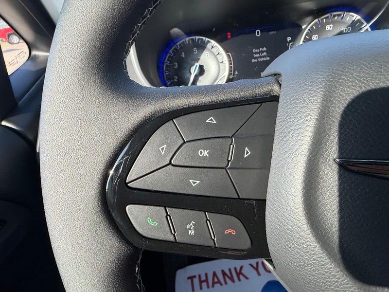 Chrysler Pacifica Vehicle Full-screen Gallery Image 14