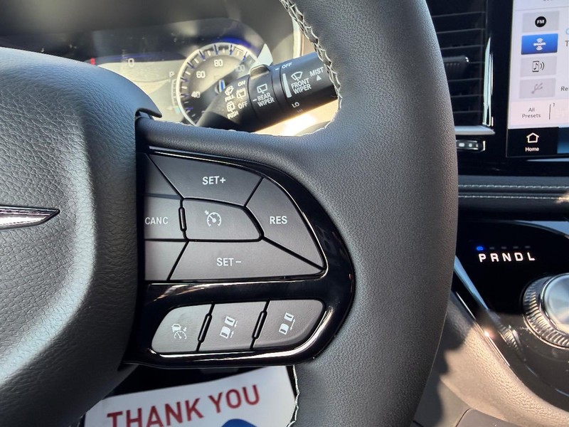 Chrysler Pacifica Vehicle Full-screen Gallery Image 15