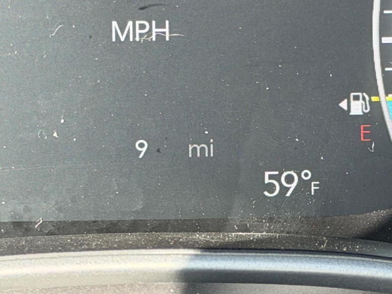 Chrysler Pacifica Vehicle Full-screen Gallery Image 23