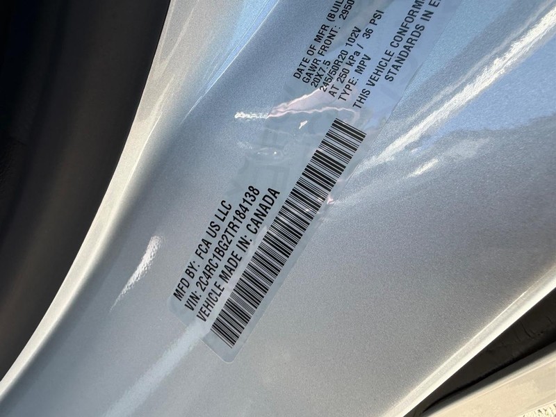 Chrysler Pacifica Vehicle Full-screen Gallery Image 25